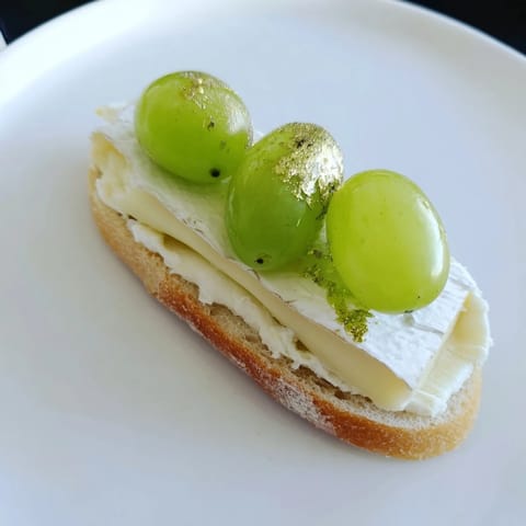 Sparkling Champagne Toast